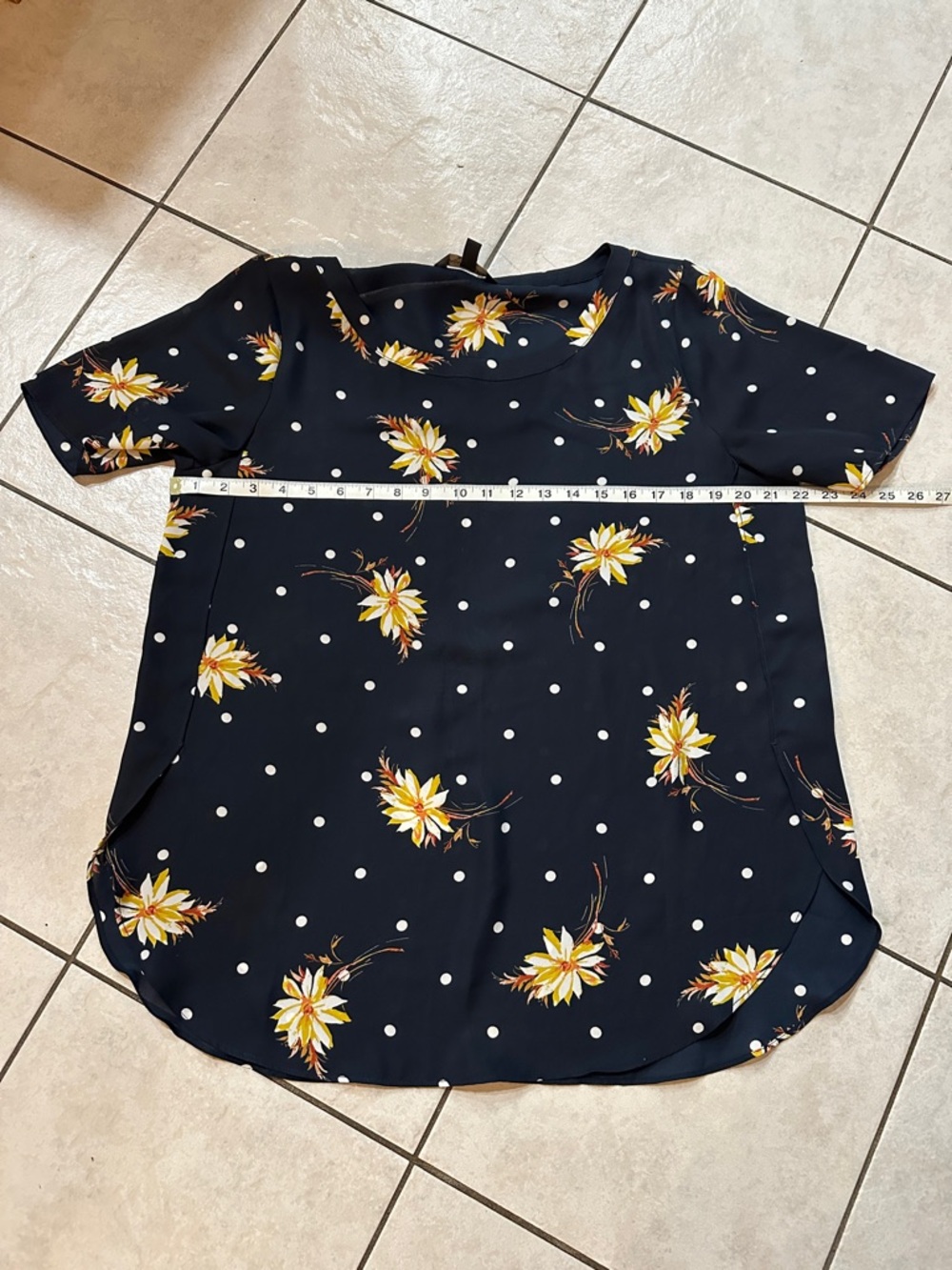 Banana Republic Navy Floral & Polka Dot Sheer Short Sleeve Top Sz L - Picture 7 of 8